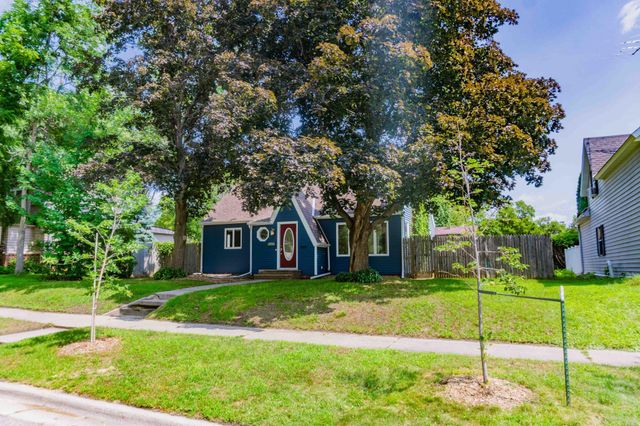 569 Glen Street SW, Hutchinson, MN 55350