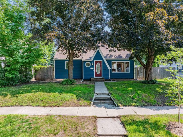 569 Glen Street SW, Hutchinson, MN 55350