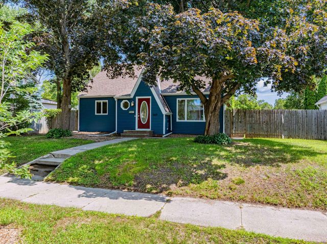 569 Glen Street SW, Hutchinson, MN 55350