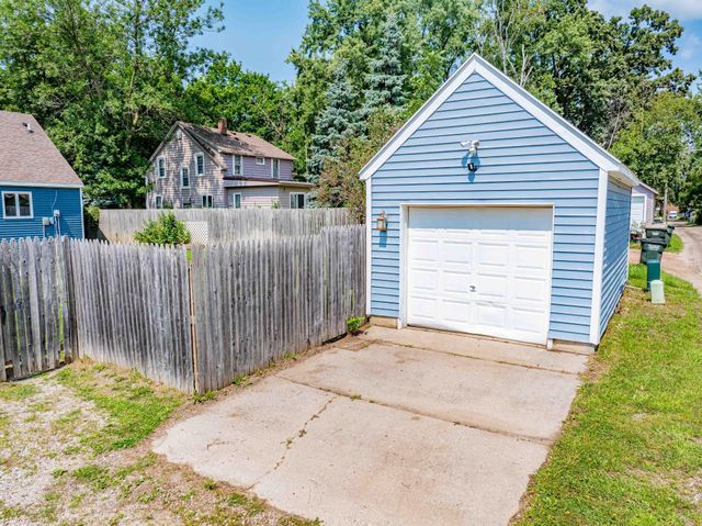 569 Glen Street SW, Hutchinson, MN 55350