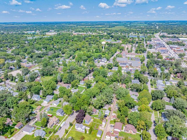 569 Glen Street SW, Hutchinson, MN 55350