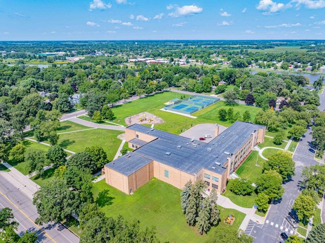 569 Glen Street SW, Hutchinson, MN 55350