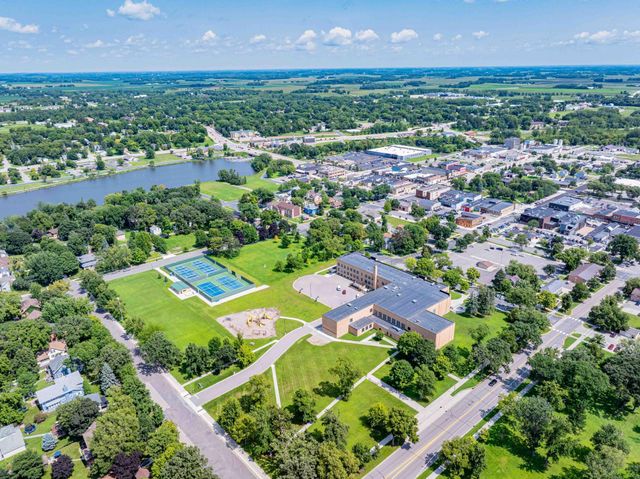 569 Glen Street SW, Hutchinson, MN 55350