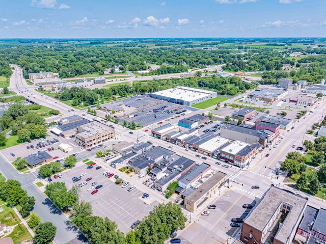 569 Glen Street SW, Hutchinson, MN 55350