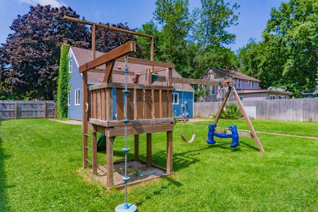 569 Glen Street SW, Hutchinson, MN 55350