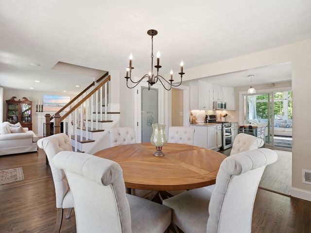 14 Walnut Rd, Chelmsford, MA 01824