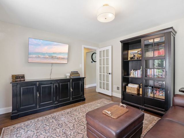 14 Walnut Rd, Chelmsford, MA 01824