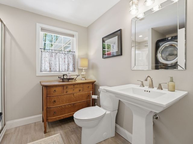 14 Walnut Rd, Chelmsford, MA 01824