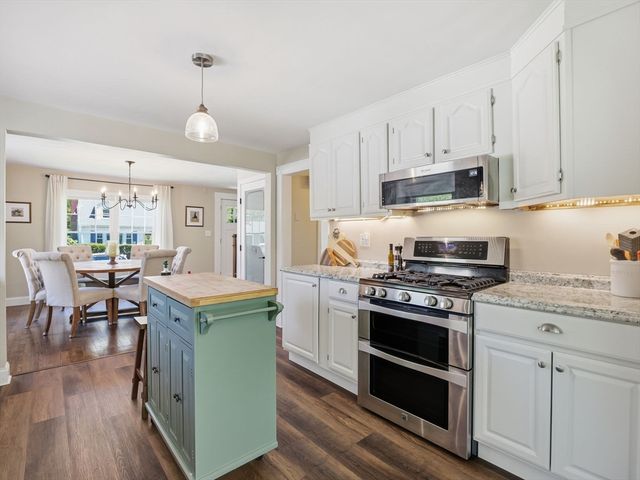14 Walnut Rd, Chelmsford, MA 01824