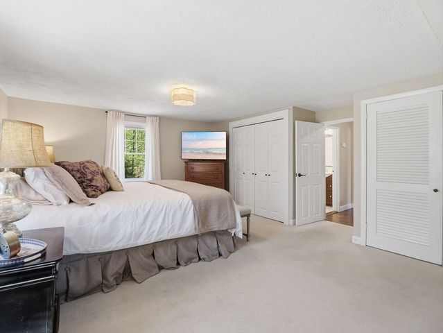 14 Walnut Rd, Chelmsford, MA 01824