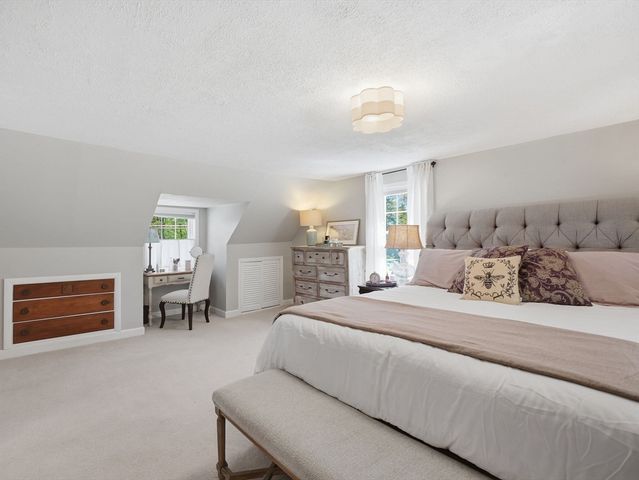 14 Walnut Rd, Chelmsford, MA 01824