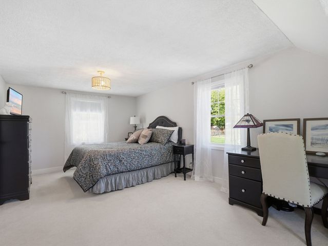14 Walnut Rd, Chelmsford, MA 01824
