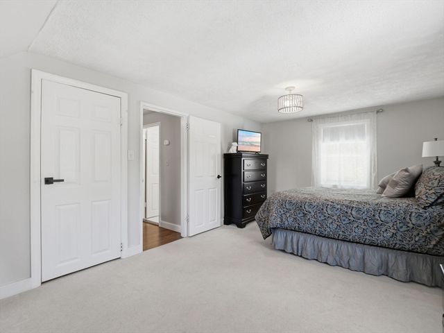14 Walnut Rd, Chelmsford, MA 01824