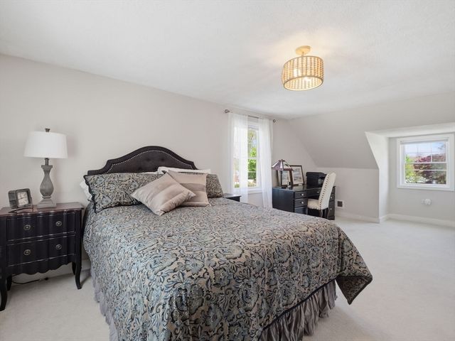14 Walnut Rd, Chelmsford, MA 01824