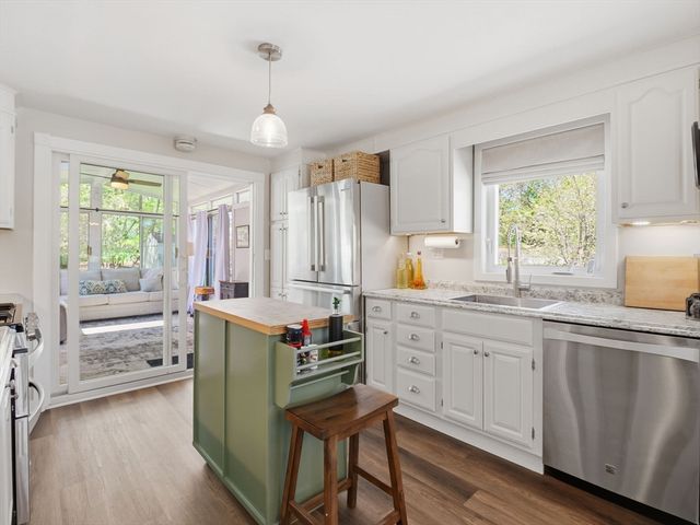 14 Walnut Rd, Chelmsford, MA 01824