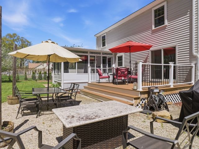 14 Walnut Rd, Chelmsford, MA 01824