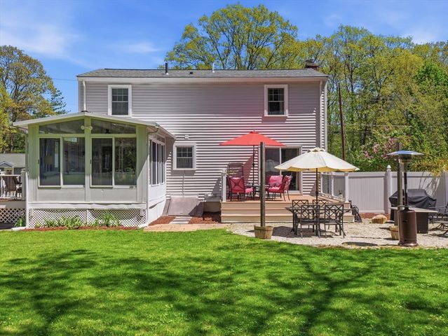 14 Walnut Rd, Chelmsford, MA 01824