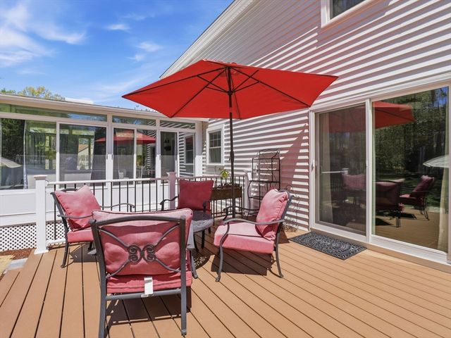 14 Walnut Rd, Chelmsford, MA 01824