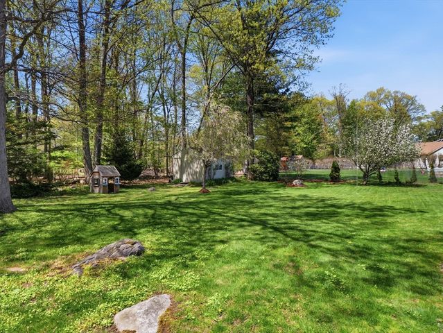 14 Walnut Rd, Chelmsford, MA 01824