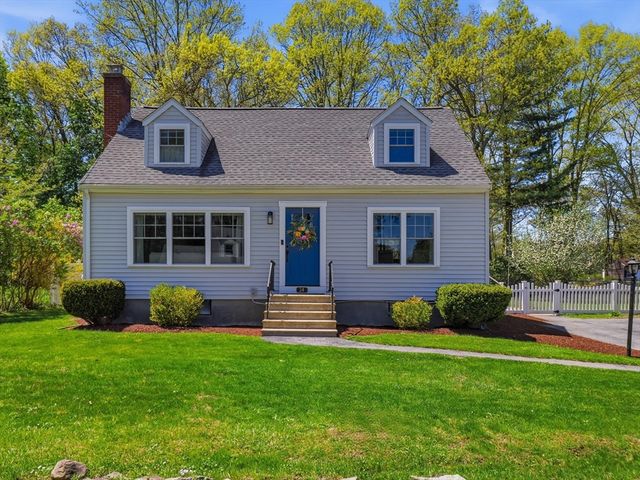 14 Walnut Rd, Chelmsford, MA 01824