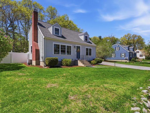 14 Walnut Rd, Chelmsford, MA 01824