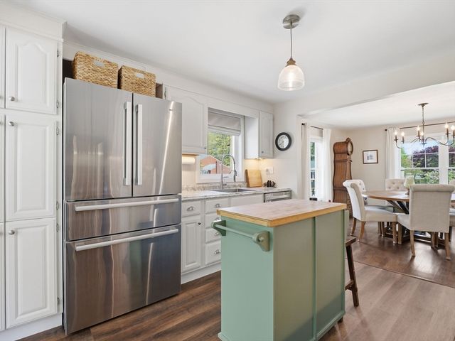 14 Walnut Rd, Chelmsford, MA 01824
