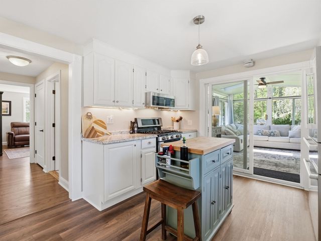 14 Walnut Rd, Chelmsford, MA 01824