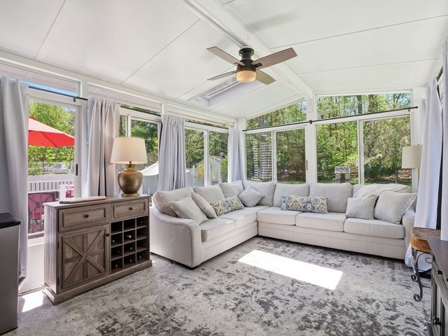 14 Walnut Rd, Chelmsford, MA 01824