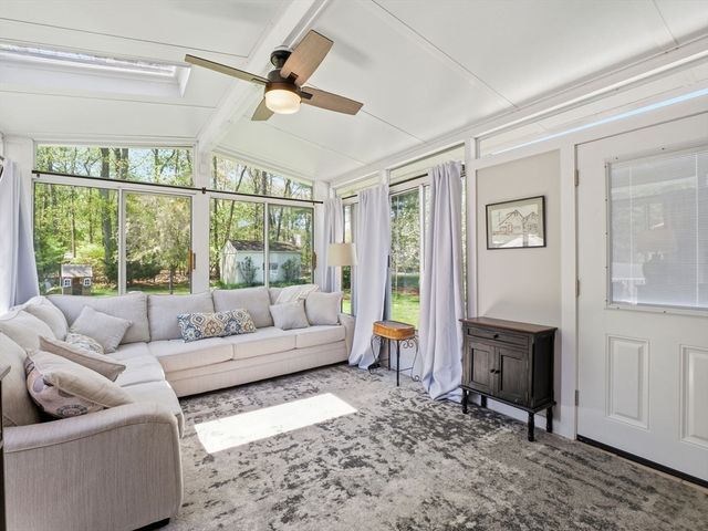 14 Walnut Rd, Chelmsford, MA 01824