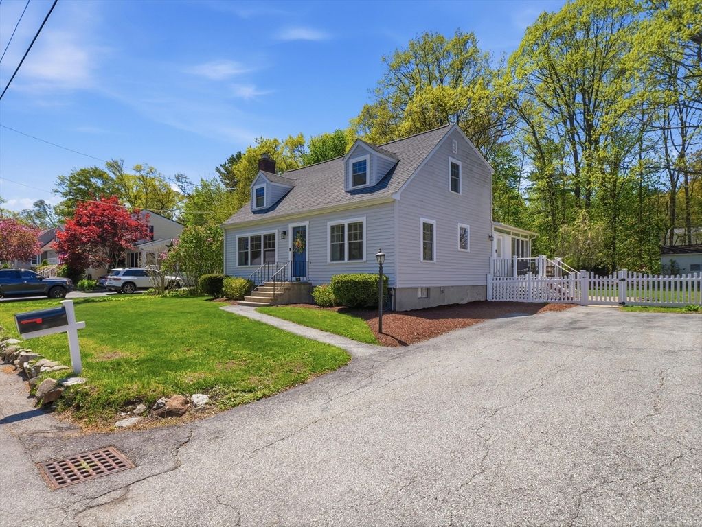 14 Walnut Rd, Chelmsford, MA 01824