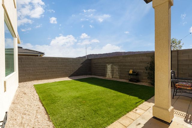 1455 S RIPPLE ROCK DR, Washington, UT 84780