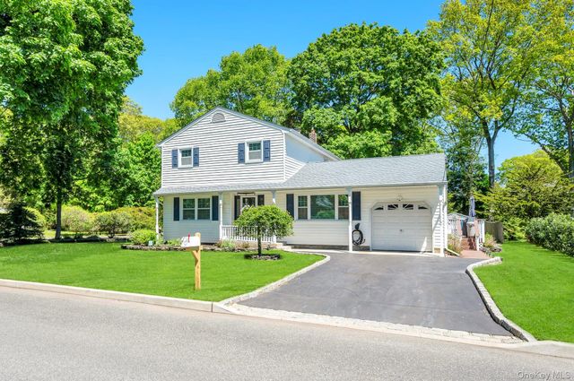 21 Hobson Avenue, Saint James, NY 11780