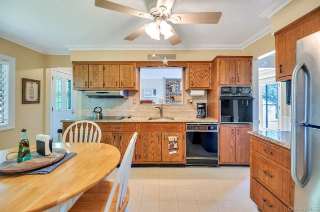 21 Hobson Avenue, Saint James, NY 11780
