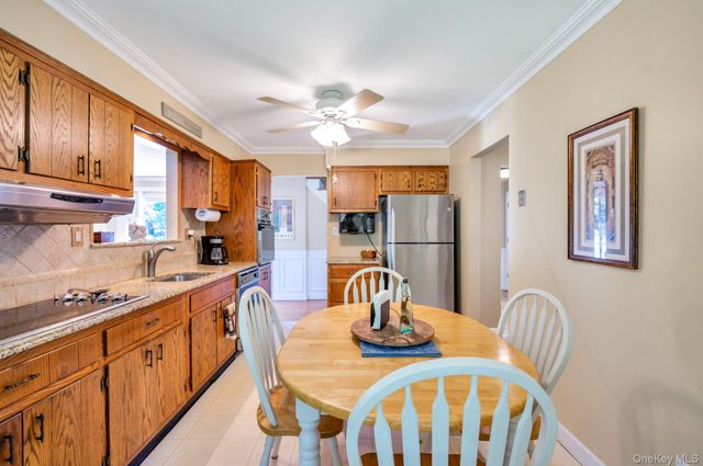 21 Hobson Avenue, Saint James, NY 11780