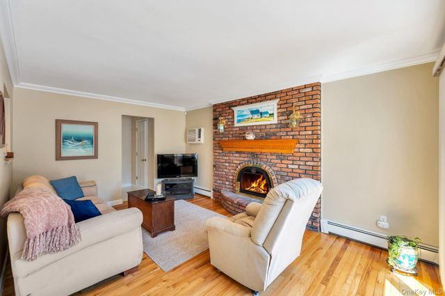 21 Hobson Avenue, Saint James, NY 11780