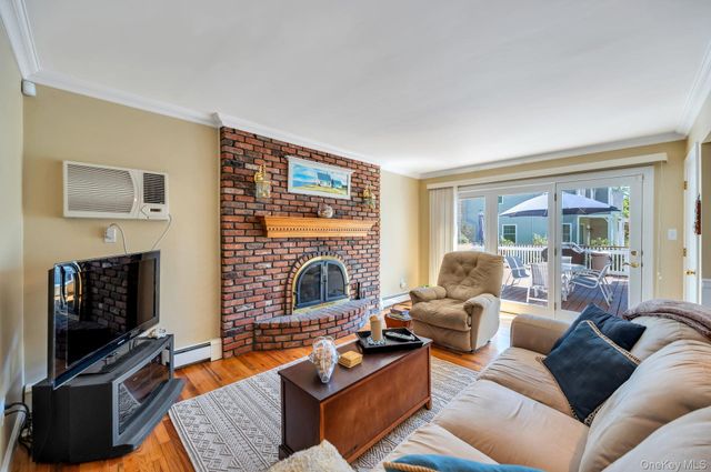 21 Hobson Avenue, Saint James, NY 11780