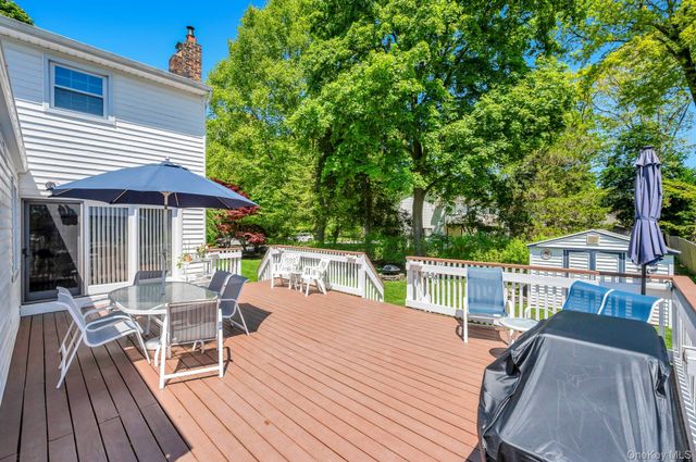 21 Hobson Avenue, Saint James, NY 11780
