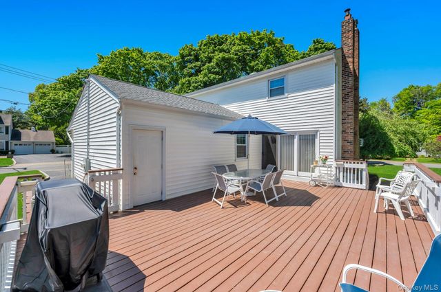 21 Hobson Avenue, Saint James, NY 11780