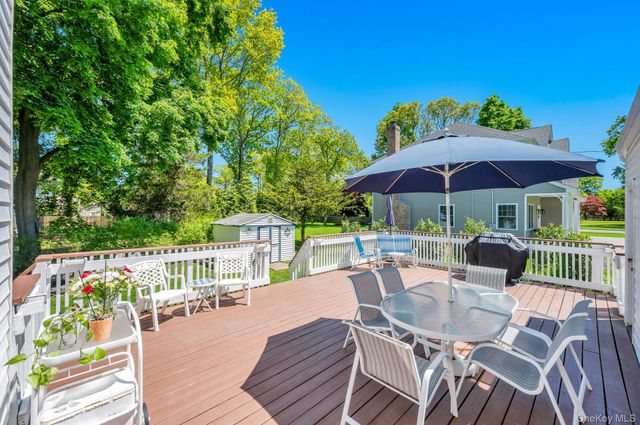 21 Hobson Avenue, Saint James, NY 11780