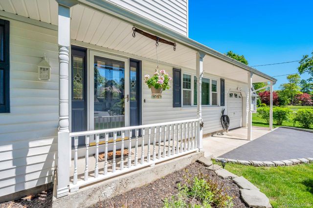 21 Hobson Avenue, Saint James, NY 11780