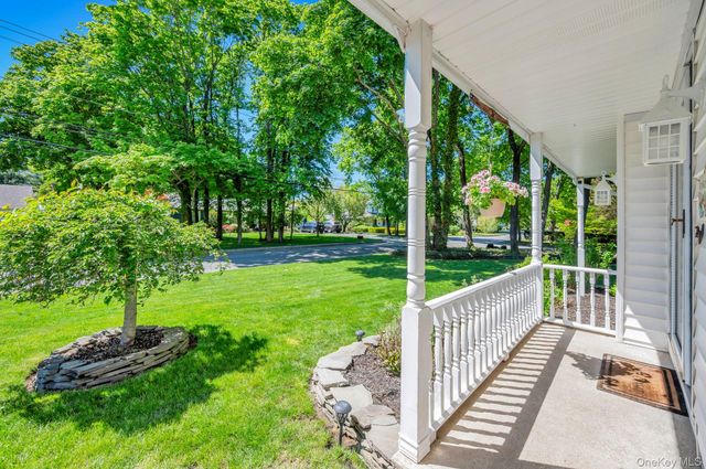 21 Hobson Avenue, Saint James, NY 11780