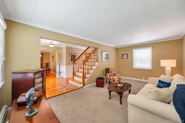 21 Hobson Avenue, Saint James, NY 11780