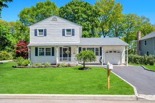 21 Hobson Avenue, Saint James, NY 11780