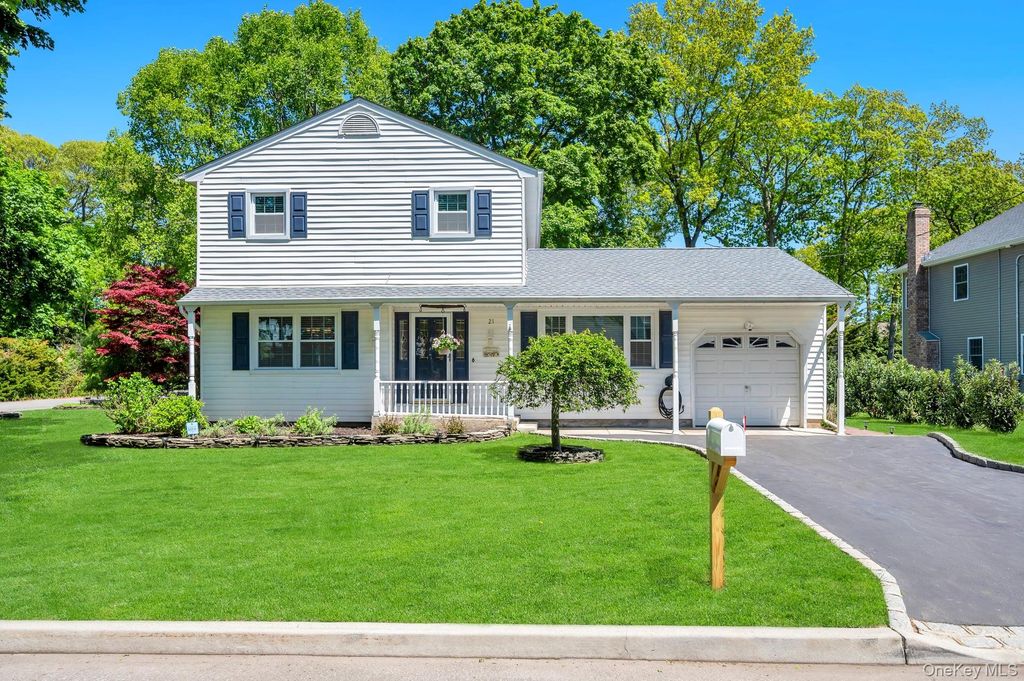 21 Hobson Avenue, Saint James, NY 11780