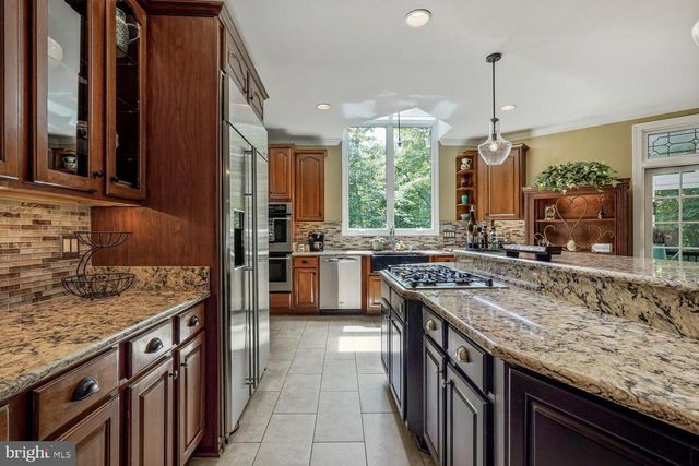 9211 BEXLEYWOOD CT, Fairfax Station, VA 22039