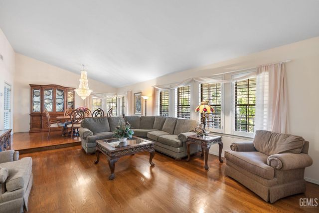 7705 Calle Cerca, Bakersfield, CA 93309