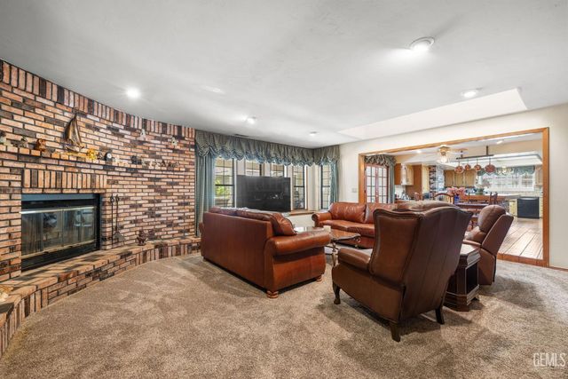 7705 Calle Cerca, Bakersfield, CA 93309