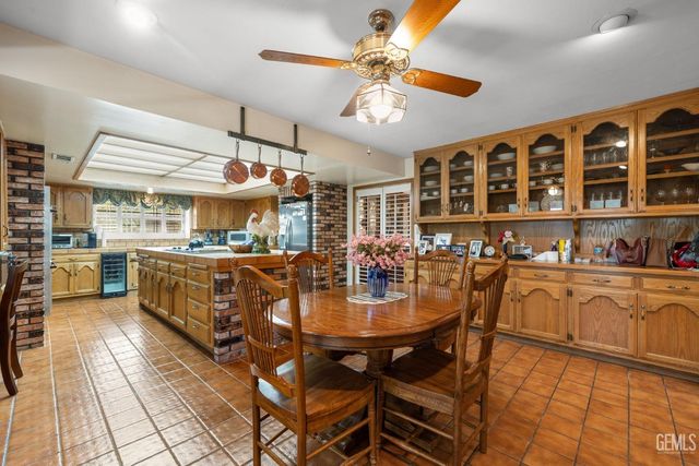 7705 Calle Cerca, Bakersfield, CA 93309