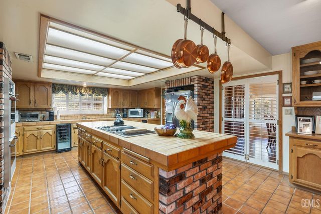 7705 Calle Cerca, Bakersfield, CA 93309