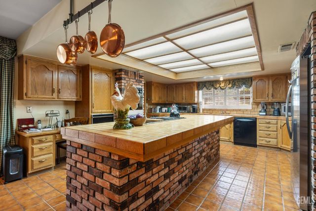 7705 Calle Cerca, Bakersfield, CA 93309